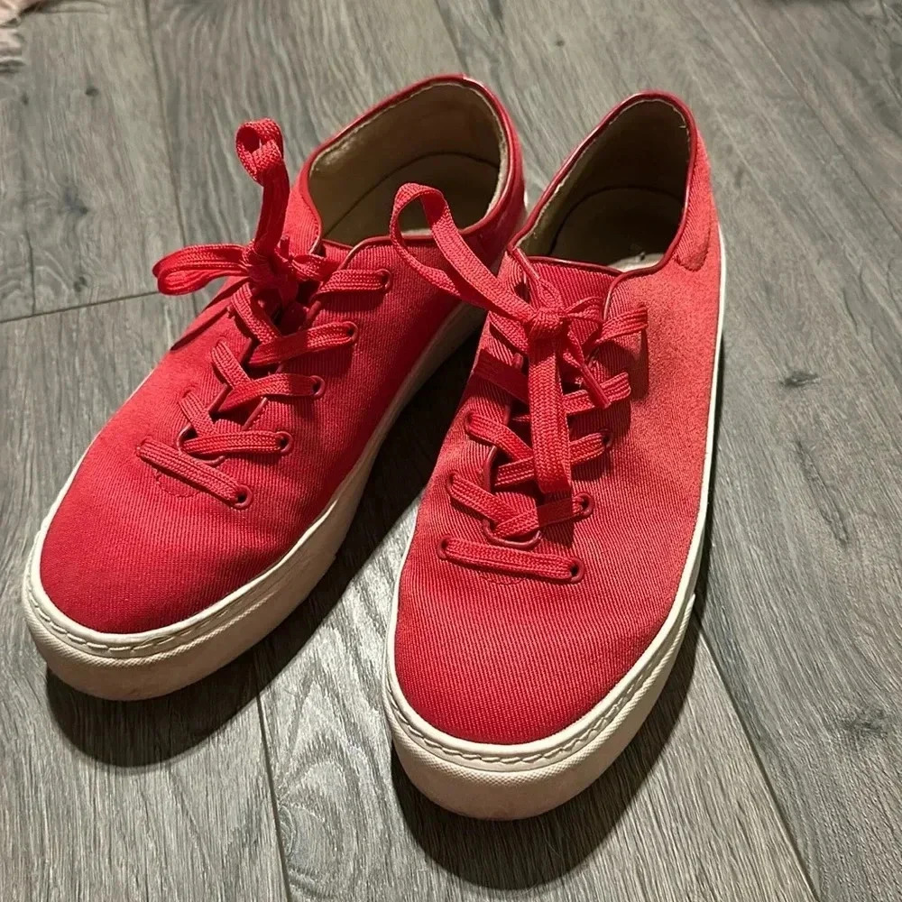 Amazon Essentials Women’s Red Sneaker Size 9